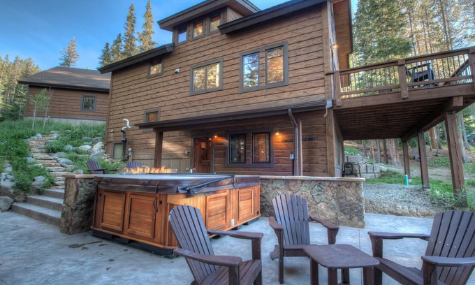 Breckenridge Heights House | Luxury and Light Mountain Escape
