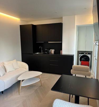 La Celle-sous-Gouzon Apartment | Luxury Apartment Champ de Mars Eiffel Tower