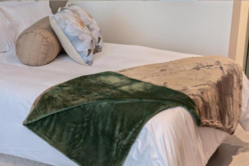 Menlyn Apartment | Luxury Apartment 830 on Menlyn Maine
