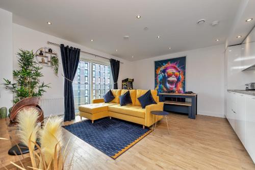Luton Apartment | Luxury Apartment-Free Parking-Central Location-Close To Airport, Station & Centre