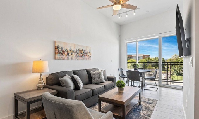 Cedars Apartment | Luxury Apartment in the City! 1 King /1Queen /2 Bath
