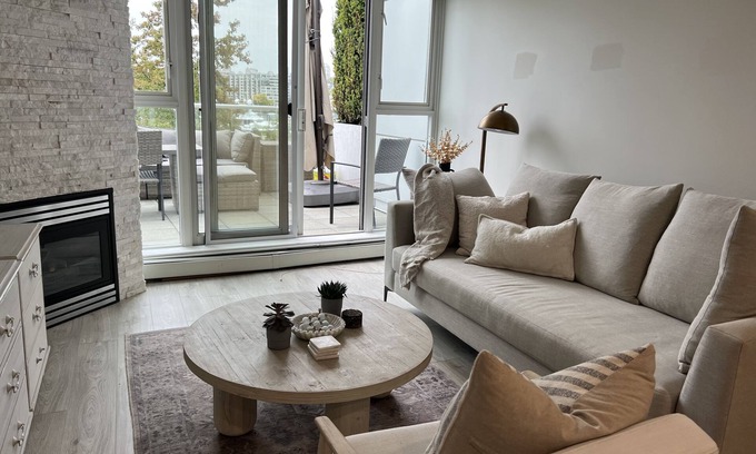 West Side Apartment | Luxury apartment - Large Deck