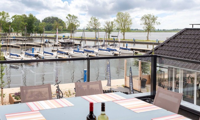 Offingawier Apartment | Luxury apartment with terrace