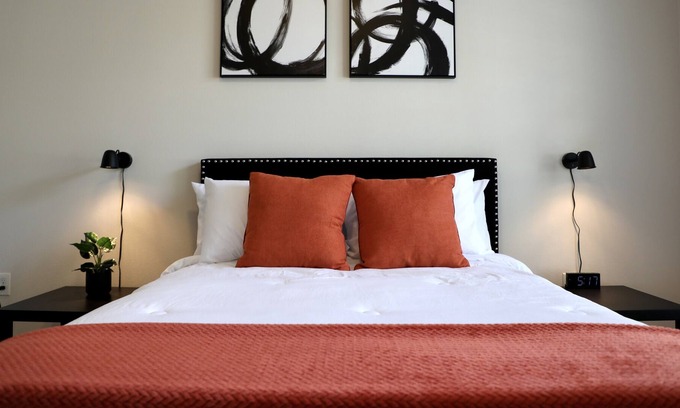 Kessler Apartment | Luxury Apartment w/ refreshing pool - 15 min from downtown Dallas!