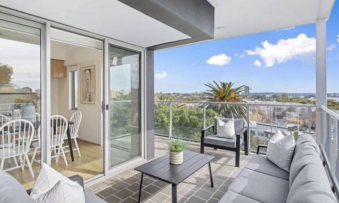 Subiaco Apartment | Luxury Apartment with Private Balcony & Parking in Perth CBD.