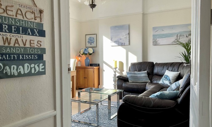 Torquay Apartment | Luxury apartment with parking, close to the sea and all facilities