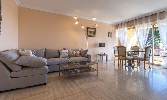 Riou - Petit Juas - Av de Grasse Apartment | Luxury apartment with underground parking