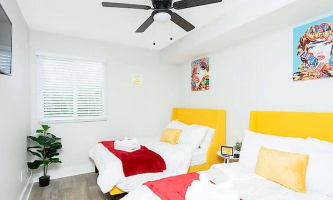Clarksville Apartment | 💎Luxury Apt, 🚗 10 mins to APSU, 🛌Slps 8, 🌊Pool &⚡️WIFI