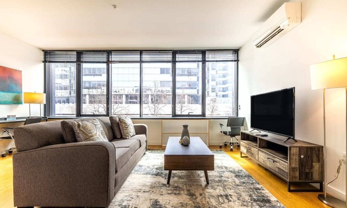 Downtown Apartment | Luxury Apt w/ Resort Style Pool (URB-3130)