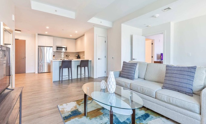 Seaport District Apartment | Luxury Apt with Kitchen and Pool