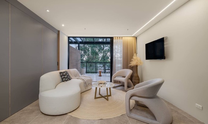 Envigado Apartment | Luxury Apt with private Bathtub-Terrace&fast WiFi