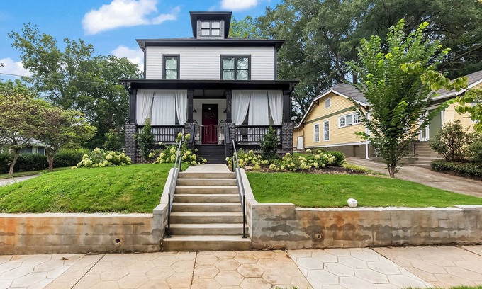 Adair Park House | Luxury Arthaus Noir - 3bd/3ba