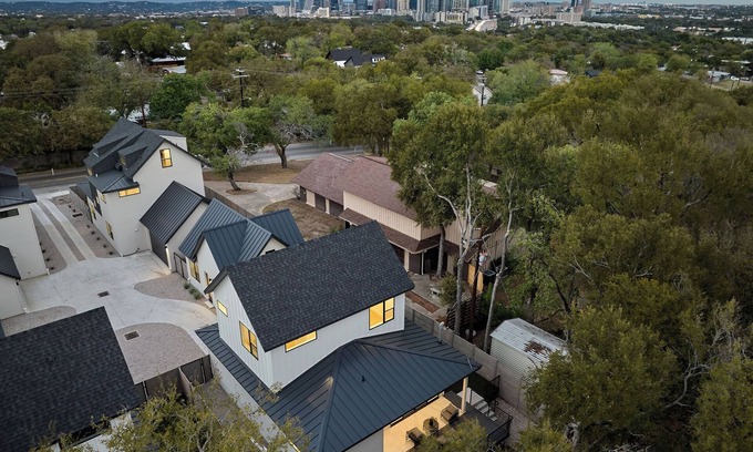 Riverside House | Luxury Austin House | Pool & Game Room |Near DT~3