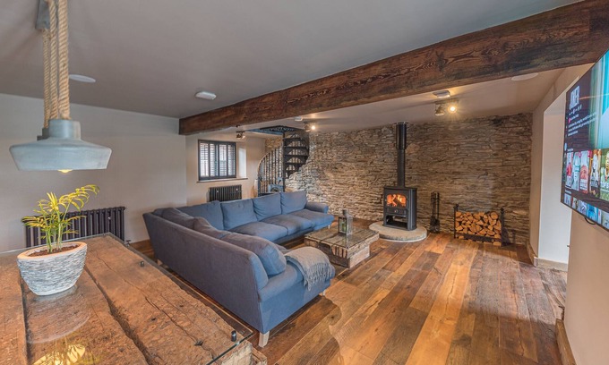 Staveley Cottage | Luxury barn, newly renovated with river views