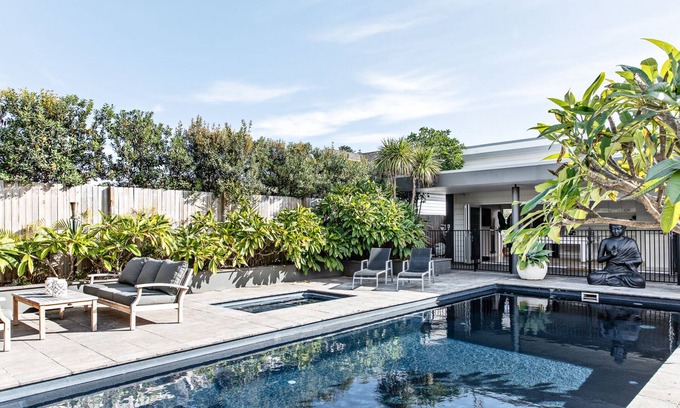 Werri Beach House | Luxury beach house, heated pool, spa, ocean views, cubby, billiards Gerringong