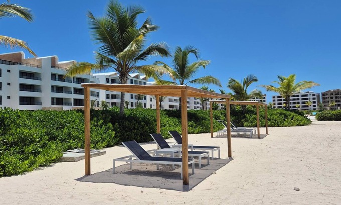 Punta Cana Condo | Luxury Beach Penthouse | Whirlpool & Lagoon View | On the beach of the Crystal Lagoon