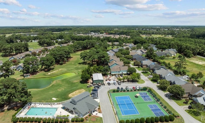 Southport Apartment | Luxury: Beach, Pool, Golf, Boat Ramp, Pickle Ball