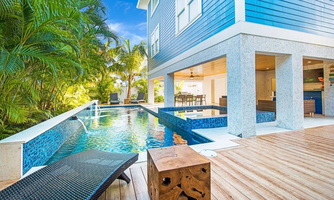 Bradenton Beach House | Luxury Beach Retreat: Rooftop Views, Pool and Spa