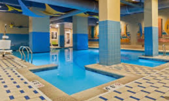 Northeast Virginia Beach Hotel | Luxury Beachfront Resort Studio w/Kitchenette in VA Beach Sleeps 2