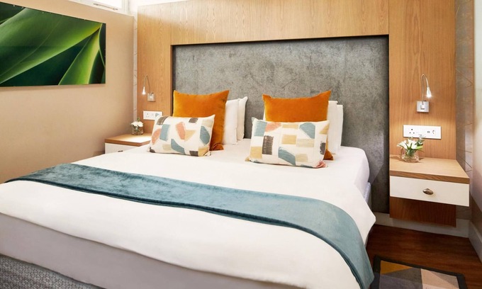 Umhlanga Apartment | Luxury Beachfront Retreat | Balcony | Pool