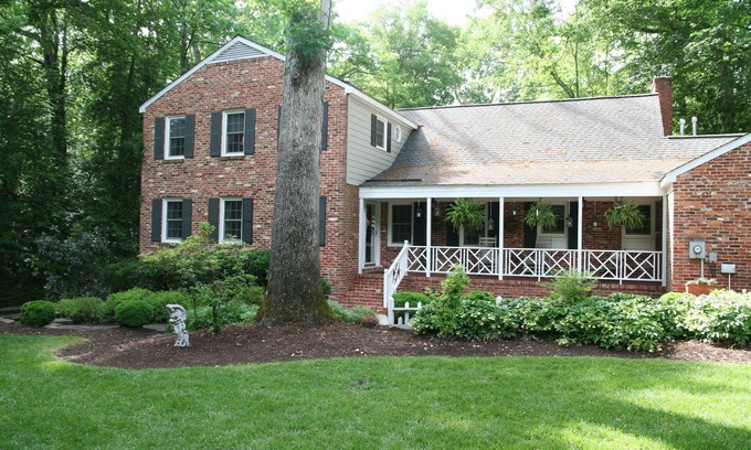 Williamsburg Bed & Breakfast | Luxury Bed & Breakfast Home known as Colonial Gardens B & B
