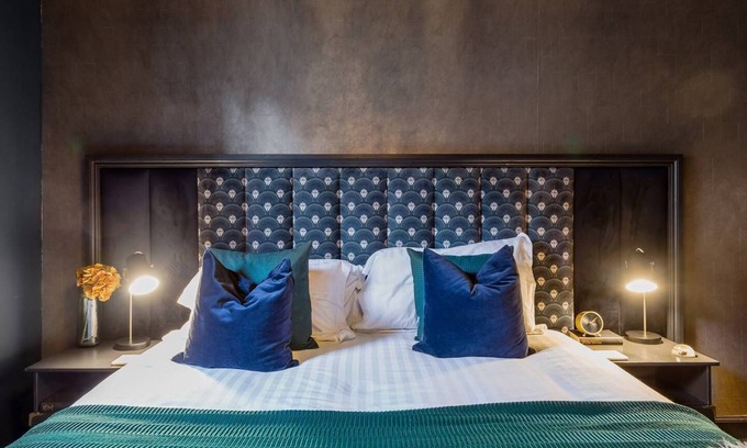 Comely Bank Apartment | Luxury Boutique Apt in fashionable Stockbridge 5*