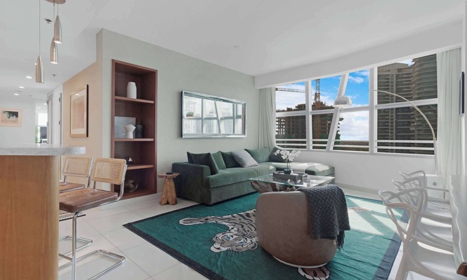 Brickell Apartment | Luxury Brickell 3BD Free Parking - Pool - Bay View