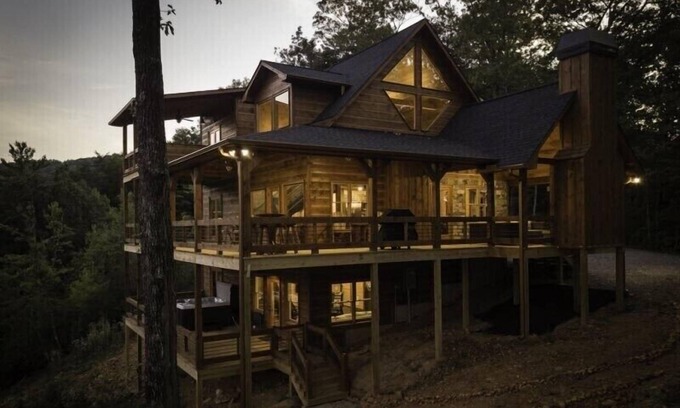 Blue Ridge Cabin | Luxury Cabin, Incredible View, Amazing Sunrise & Sunset, Secluded, Pet Friendly