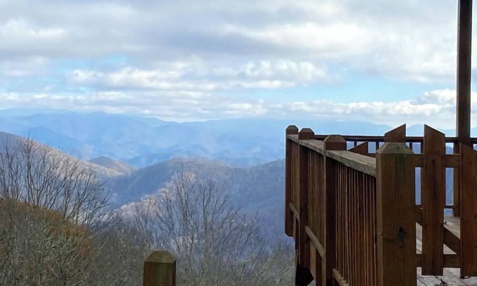 Wolf Laurel Cabin | Luxury cabin located at 5000 ft STUNNING views & minutes from A.T. & ski slopes.