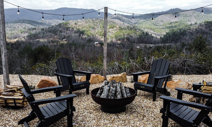 Hayesville Cabin | Luxury Cabin - Mountain Views - Hot Tub & Sauna