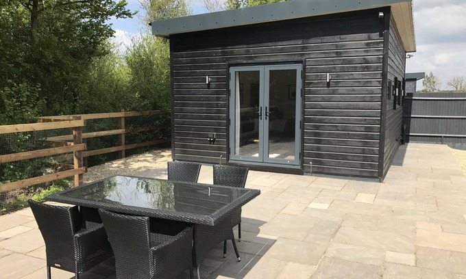 Fifield Cabin | Luxury Cabin near Legoland, Windsor, Ascot and Lapland with enclosed garden