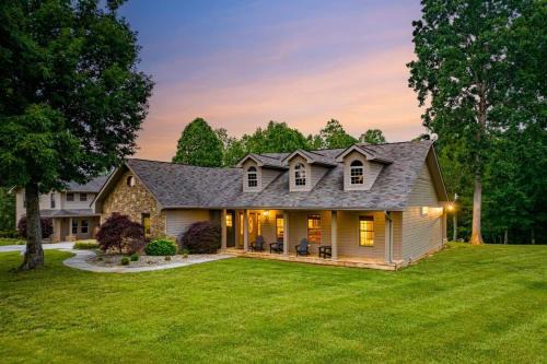 Sevierville House | Luxury Cabin w Hot Tub Games Views await