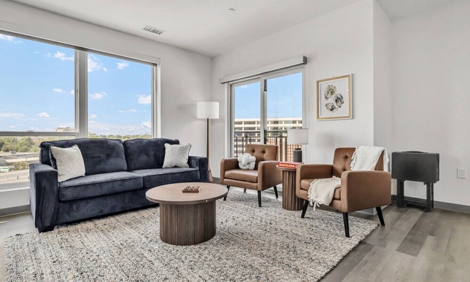 University Circle Apartment | Luxury & Calming 2BR | Cleveland Clinic