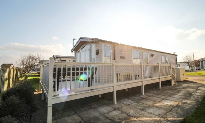 Great Yarmouth House | Luxury caravan boasting sea views of Scratby beach in Norfolk ref 50009OC