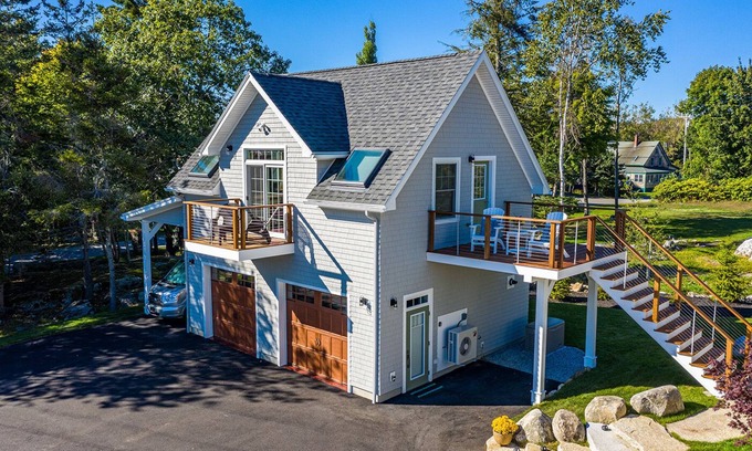 Boothbay Harbor Apartment | Luxury Carriage House Loft in Beautiful Spruce Point, Boothbay Harbor, Pets