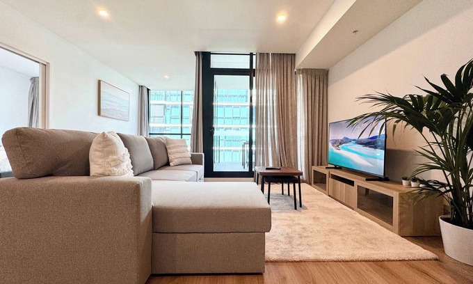 Adelaide Central Business District Apartment | Luxury CBD Escape - 1BR Apartment with Pool & Gym