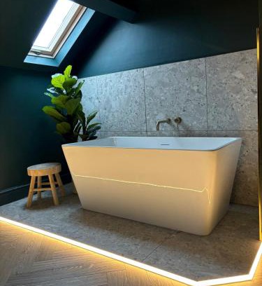 Neath House | Luxury Center Neath Stay