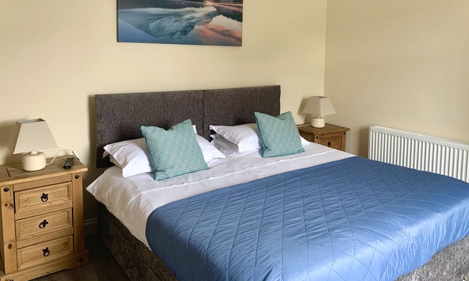 Sunderland House | Luxury Centrally Based Cottage,Free Parking/Netflix/Sky.Tv/Pet Friendly