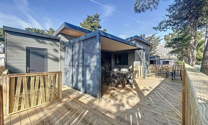 Jullouville Ski Chalet | Luxury Chalet, Heated Pool, WIFI, 6 Guests, Walk to Beach