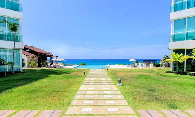 Los Brazos Apartment | Luxury condo on private sandy beach