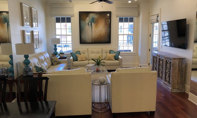 Oxford Condo | Luxury Condo on The Square + Private Balcony