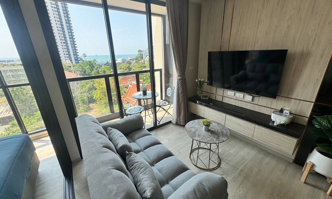 Pratumnak Hill Condo | LUXURY CONDO The Panora Pattaya : 5 MINS WALK TO THE PRATUMNAK BEACH
