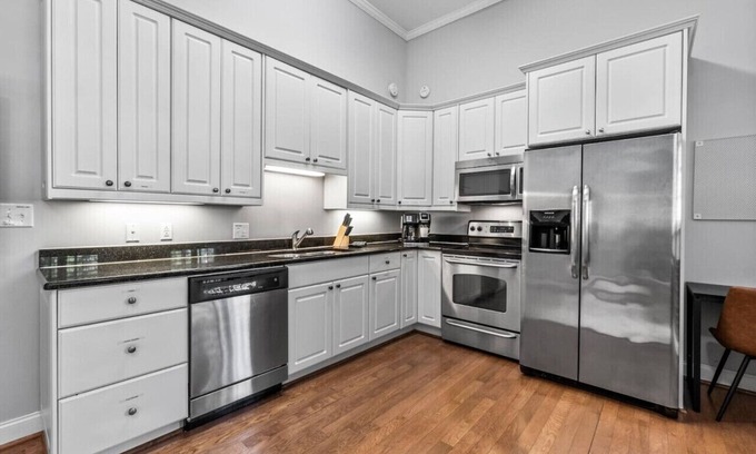 Old Shandon Apartment | Luxury Condo: USC, Ft Jackson