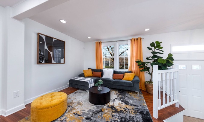 Franconia House | Luxury contemporary modern home mins away from DC!