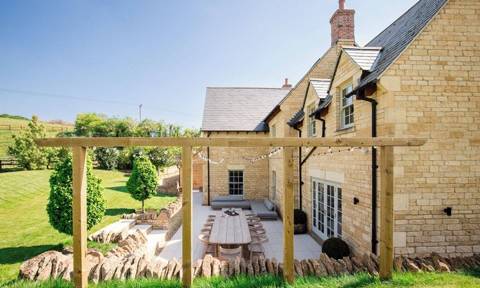 Woodstock House | Luxury Cotswolds Retreat near Soho Farmhouse | Family & Dog Friendly