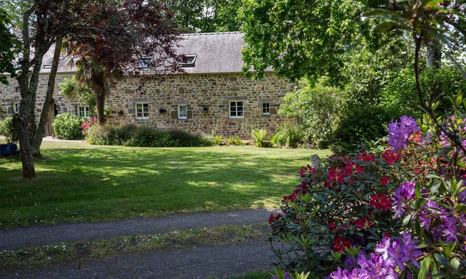 Hopital-Camfrout House | Luxury cottage (4 stars) , indoor pool by the sea