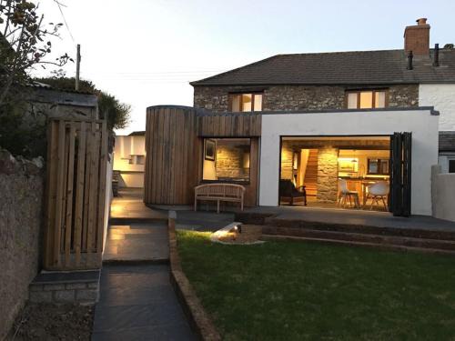 Bude House | Luxury Cottage close to Cliffs & Surfing Beaches!