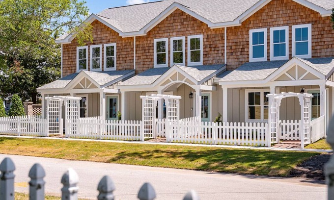 Morehead City Apartment | Luxury Cottage Just 2 Blocks from Downtown Morehead City