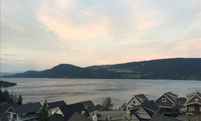 Central Okanagan Cottage | Luxury Cottage with Spectacular Lake Views
