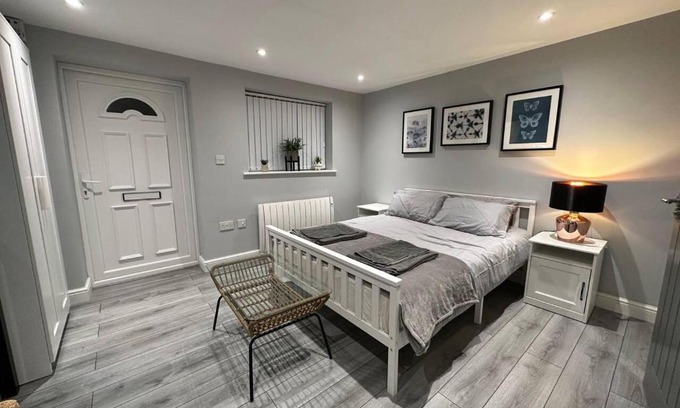 Luton Apartment | Luxury Detached Studio Apartment in Luton